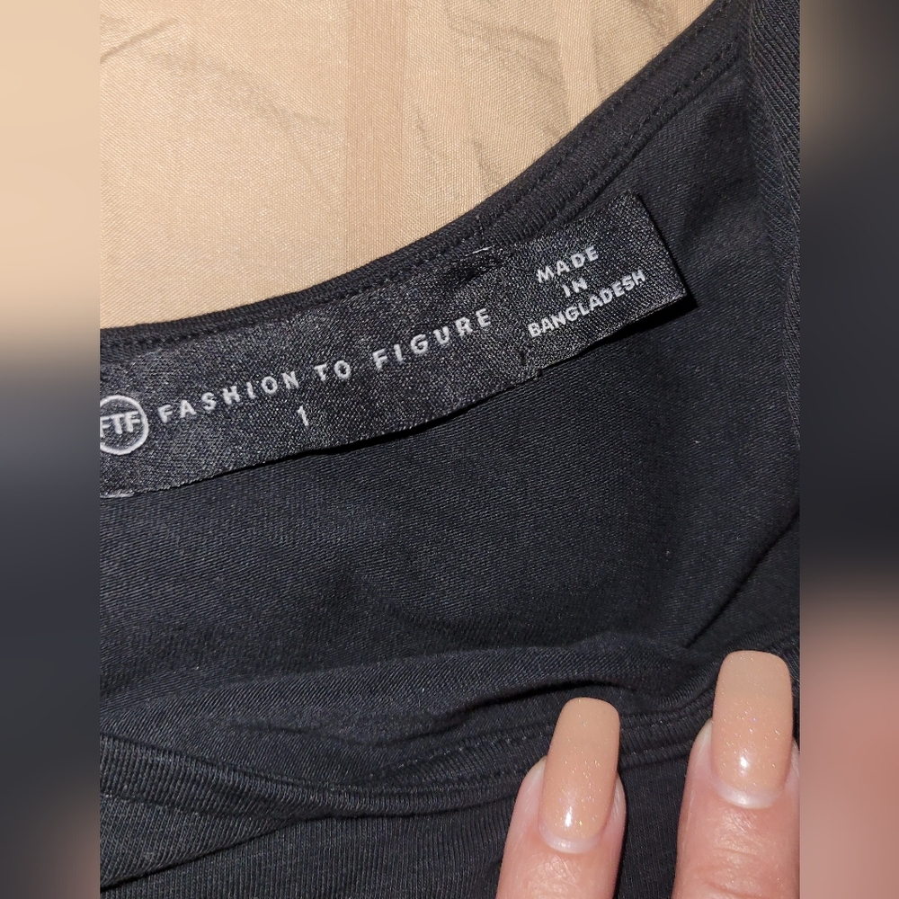NWT Fashion To Figure Women's Black Cold Shoulder Top - Picture 7 of 7
